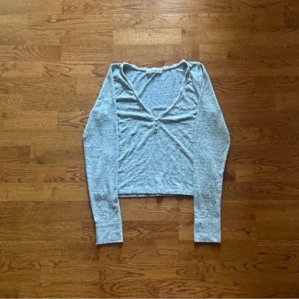abercrombie long sleeve top shirt M Gray V Neck Henley Lace Crochet Trim Soft